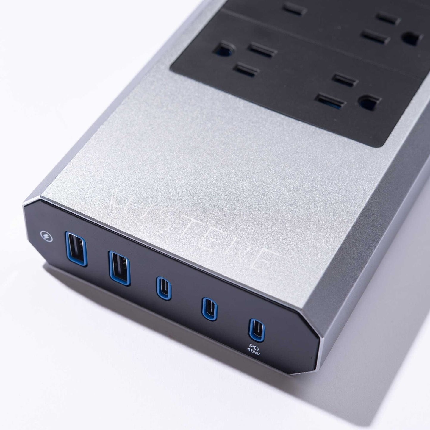 Austere 7SPS6US1 VII Series Power 6-Outlet with Omniport USB+PD